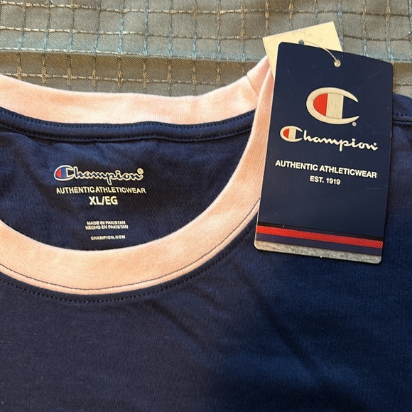 NWT Champion t-shirt Size XL. Blue with pink square and Collar - Picture 3 of 4